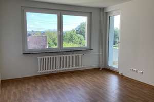 Lichtdurchflutete 2-Zimmer Wohnung mit Balkon in Baumheide – Schlehenweg 4, 33609 Heepen, Bielefeld – Vorschaubild 1