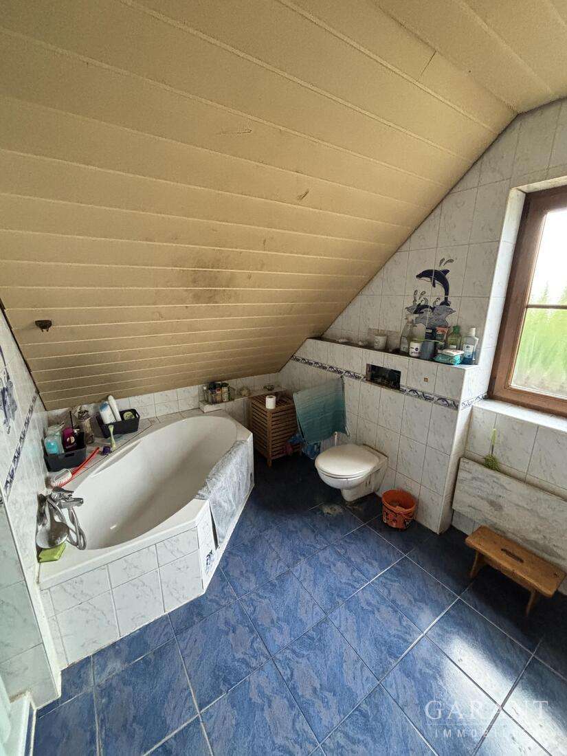 Immobilie in Pommersfelden - Einfamilienhaus mit Renovierungsbedarf in ruhiger Lage - Bild 2