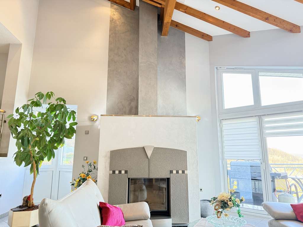 Immobilie in Überherrn - Großzügiges Architektenhaus mit Einliegerwohnung und Weitblick über das Saartal zu verkaufen - Bild 2