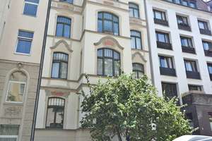 Renovierte 3-Zimmer-Altbauwohnung am Rathenauplatz!