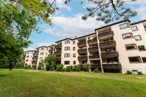 Vermietete Hochparterre-Wohnung mit Balkon direkt an der U-Bahn – Die vollständige Adresse der Immobilie erhältst du vom Anbieter., 81673 Josephsburg, München – Vorschaubild 1