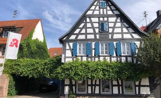 Repräsentatives Fachwerkhaus mit 9 Zimmern in Hatzenbühl