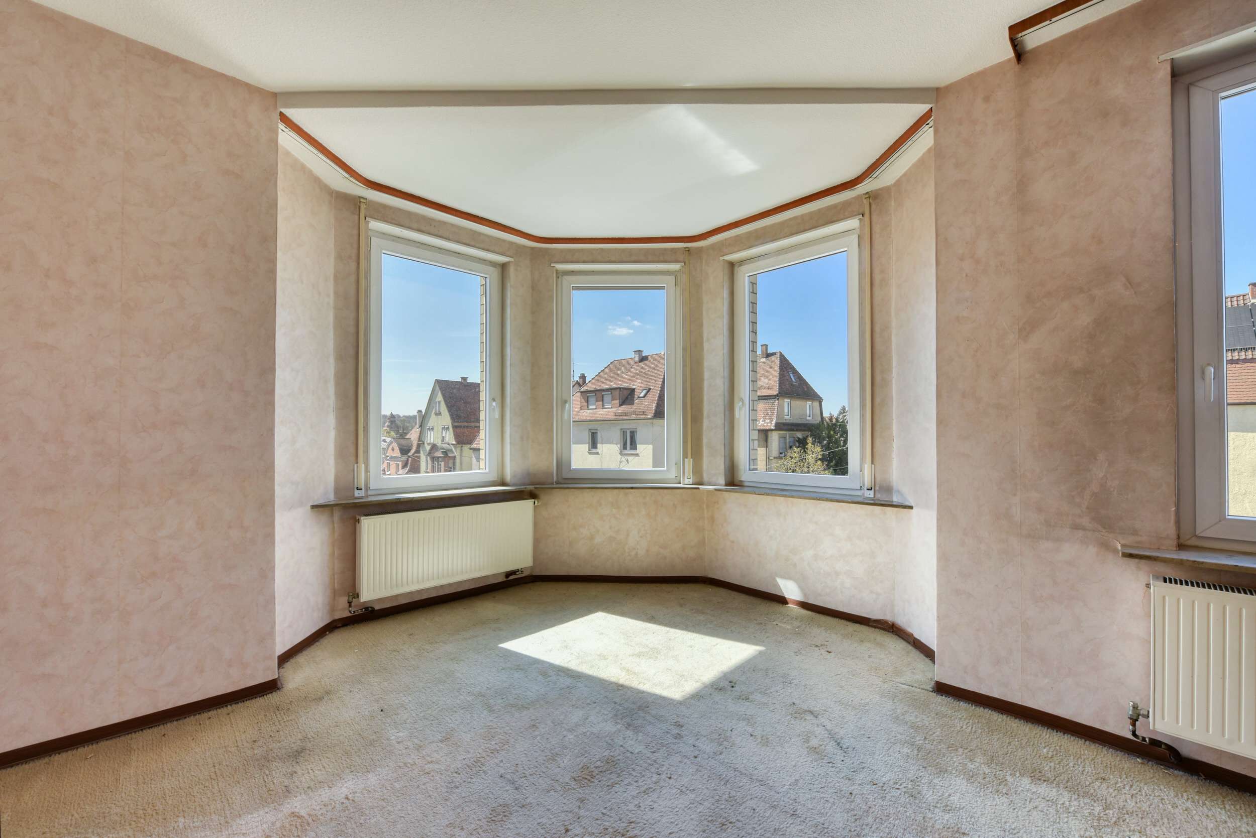 +++ helle & sonnige Altbau-Etage - 2.OG ohne Balkon - modernisierungsbedürftig - inkl. Carport +++, Stuttgart – Bild 2