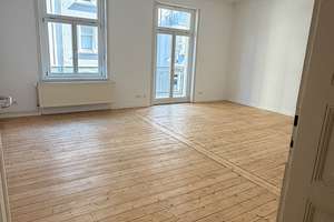 Sanierte Altbauwohnung mit zwei Balkonen, Stuckdecken, Dielen und neuer Einbauküche in Wiesbaden