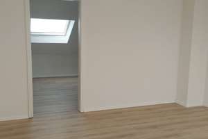 Dachgeschoss im ruhigen Haus in zentraler Lage – Schreckerstr. 7, 47166 Alt-Hamborn, Duisburg – Vorschaubild 2