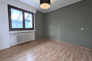 Zweifamilienhaus mit Balkon, Wintergarten und großem Garten
in Wuppertal-Ronsdorf – Die vollständige Adresse der Immobilie erhältst du vom Anbieter., 42369 Ronsdorf, Wuppertal – Vorschaubild 24