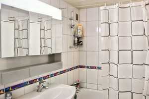 Großzügige 4 - Zimmer-Wohnung zur Eigennutzung oder Kapitalanlage – Reutlingen (Kreis) – Vorschaubild 3