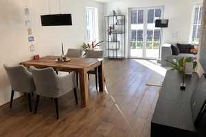 Hochwertig ausgestattete DHH im Stadtvilla-Stil mit hochwertiger Einbauküche und Massivholzparket – Ensbachstr. 2a, 89420 Dillingen an der Donau (Kreis) – Vorschaubild 2