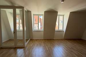 Zentral Wohnen: 2-Raum-Wohnung mit Einbauküche an der Frauenkirche