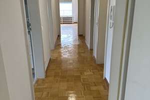 Attraktive 4-Zimmer-Wohnung mit Balkon, Loggia und Garage in ruhiger Lage – Hubertusweg 32, 57072 Siegen, Siegen – Vorschaubild 4