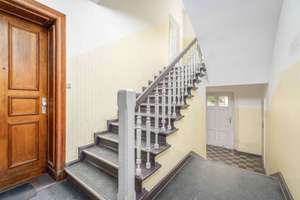 KENSINGTON - EXKLUSIV: Altbauflair trifft Komfort – 2-Zimmer-Wohnung mit Potenzial – Die vollständige Adresse der Immobilie erhältst du vom Anbieter., 10829 Schöneberg, Berlin – Vorschaubild 2
