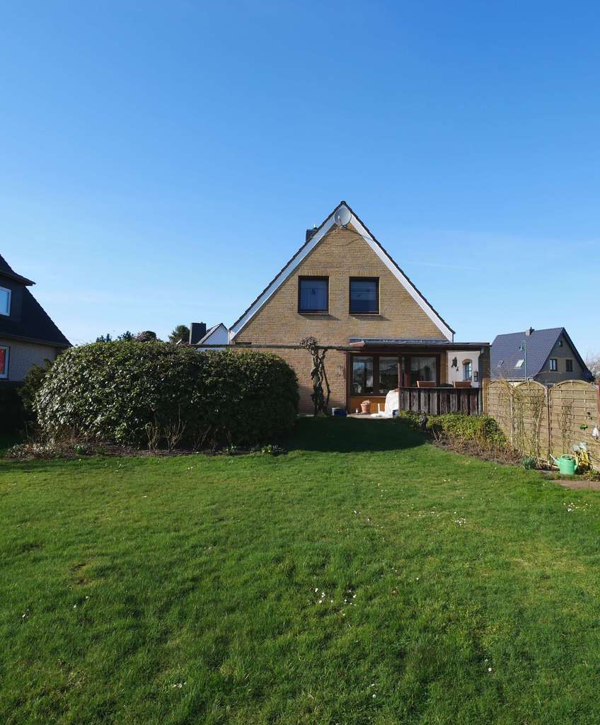 Immobilie in Bilsen - Idyllisches Einfamilienhaus mit Garage, Nebengebäude & großem Garten am Feldrand - Bild 3