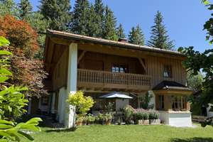 Freistehendes Landhaus in sonniger Lage  mit Bergblick