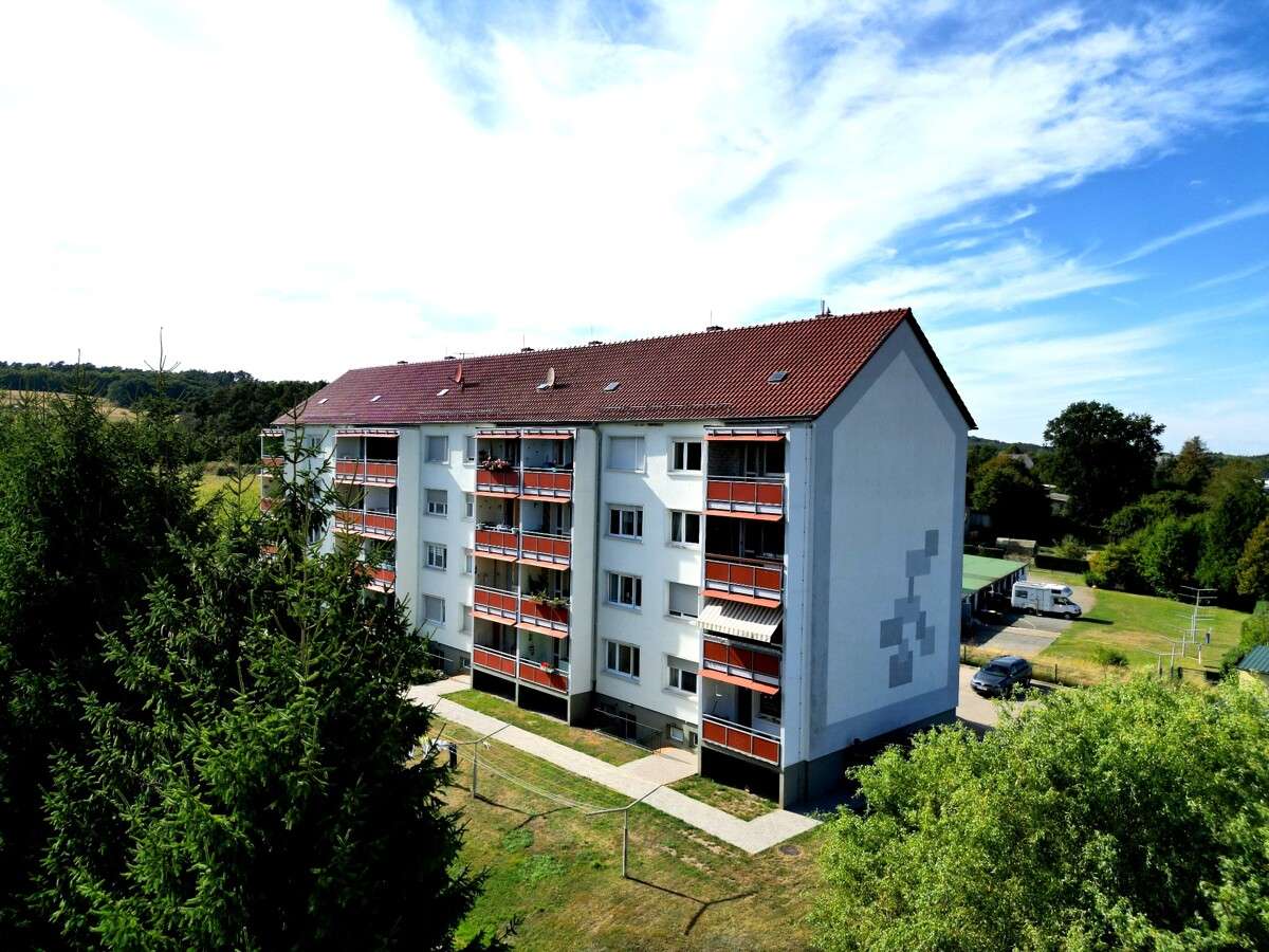 Sanierungsbedürftige 3-Zimmer-Wohnung mit Balkon und guter Aussicht, Börde Kreis – Bild 1