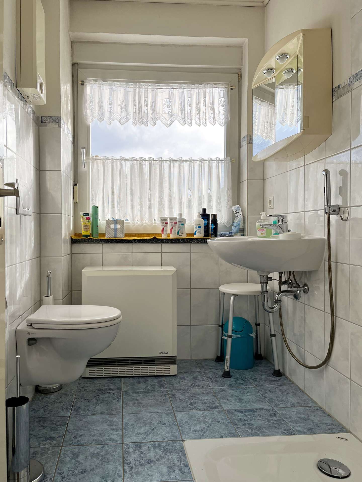 Immobilie in Hamm (Sieg) - Renovierungsbedürftige Doppelhaushälfte mit Garage auf einem Erbpachtgrundstück in Hamm/Sieg! - Bild 9