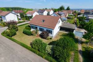 2FH mit großem Garten in toller Lage von Zell u.A.
