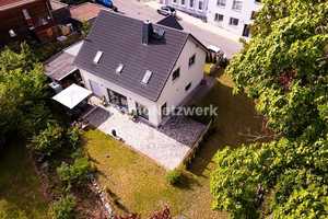 ***Modernes Massivbau-Haus mit Energieeffizienz und hochwertiger Ausstattung*** – Hof – Vorschaubild 4