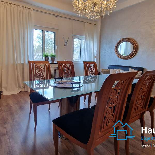 *** sehr schöne und große Altbau-3 Zimmer-Wohnung mit Balkon und Garage, Soers ***