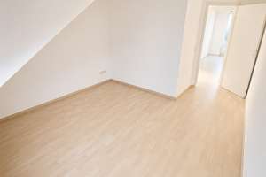 Galerie. Kamin. Großzügigkeit  - Ein Zuhause mit besonderem Flair – Die vollständige Adresse der Immobilie erhältst du vom Anbieter., 63128 Dietzenbach – Vorschaubild 5