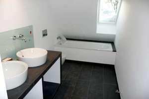 Charmante DG-Wohnung mit Balkon in saniertem Altbau – Sportstraße 3, 40547 Lörick, Düsseldorf – Vorschaubild 8