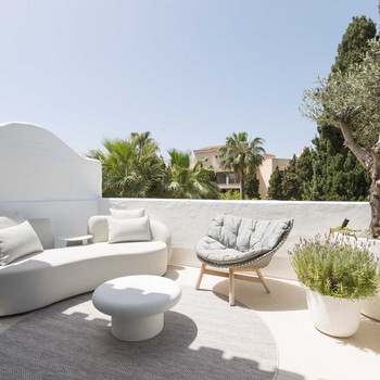 Komplett renoviertes Duplex in zweiter Strandreihe in Puerto Banús