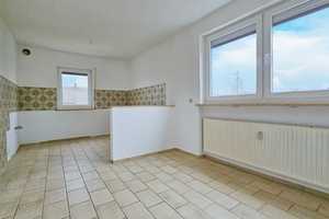1 Wohnung im EG mit großem Garten und Garage ist frei, 3 Fam. Haus 270 m² WFl., gute Lage von Schwab – Schwabach – Vorschaubild 9
