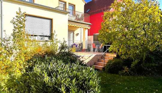 Bild von Bald frei: Zweifamilienhaus mit großem Grundstück und viel Potenzial - KEINE PROVISION!