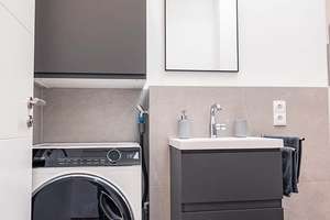 Helles Vollmöbliertes Penthouse Apartment in Neubau (3 Zimmer/121qm+Parking+Gym-Room) [ENG+DE+ESP] – Weinbergerstraße 61, 81241 Pasing, München – Vorschaubild 24