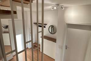 Geschmackvolle teilmöblierte 2-Zimmer-Wohnung mit Balkon und EBK in bester Lage – Die vollständige Adresse der Immobilie erhältst du vom Anbieter., 63225 Langen (Hessen) – Vorschaubild 1