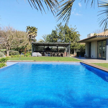 Exklusive Luxusvilla in Peralada mit 2.100 m² Garten, Pool und Wellnessbereich