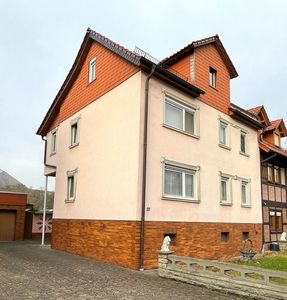 Charmantes Einfamilienhaus mit großem Garten, Doppelgarage !