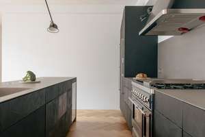 Penthouse mit Dachterrasse, Sichtbeton, Travertinbädern und Fischgrätparkett – Friedrichstraße 112, 40217 Friedrichstadt, Düsseldorf – Vorschaubild 7