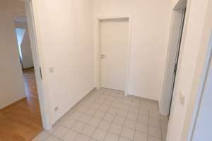 helle DG 2-Zimmer Wohnung mit Balkon in zentraler Lage – Bergisch-Gladbacher-Str. 533, 51067 Holweide, Köln – Vorschaubild 3