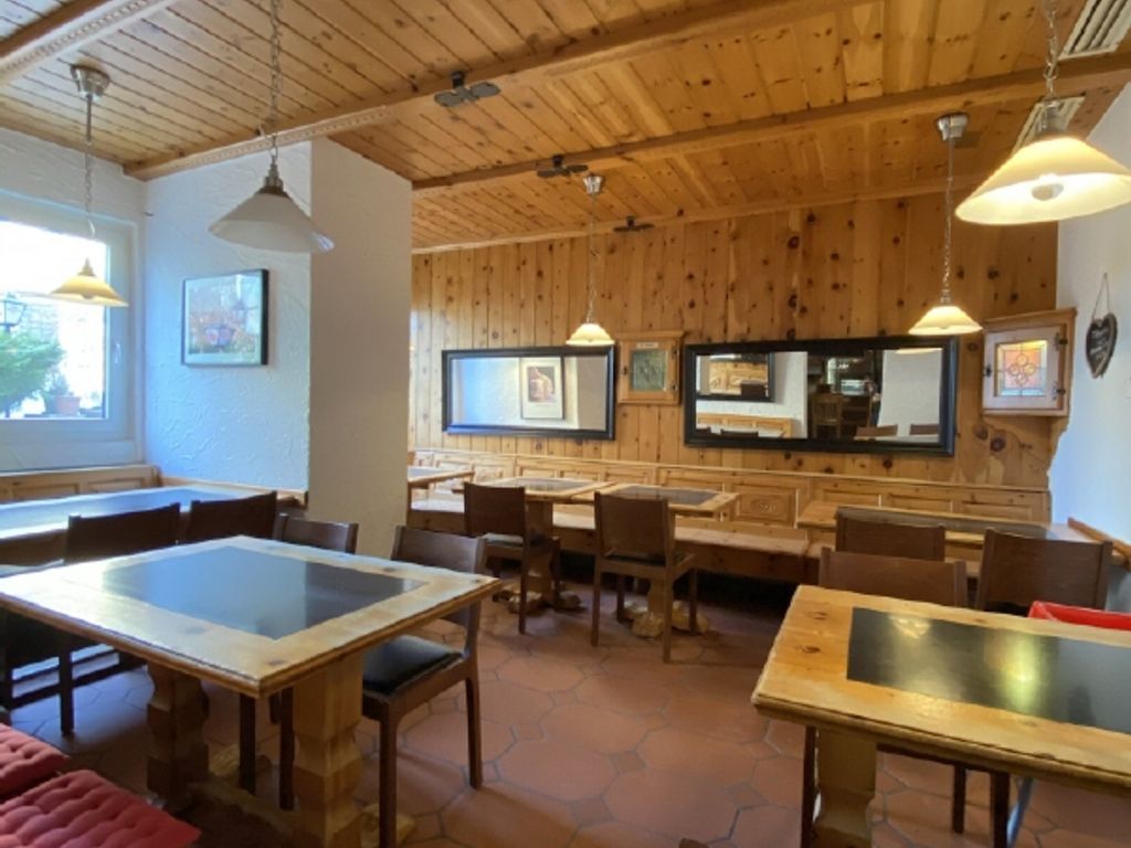 Restaurant mit Terrasse – voll eingerichtet – sofort startklar – frei