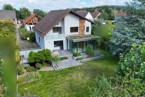 Exklusives Eigenheim mit zwei Wohnungen, Kaminen, Wintergarten, Sauna & liebevoll angelegtem Garten