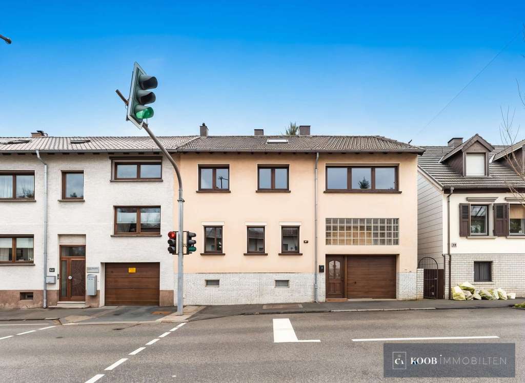 Immobilie in Sankt Ingbert - Wohnen & Vermieten möglich: Gepflegtes 1–2-Familienhaus mit Garage und großem Grundstück in IGB - Bild 0