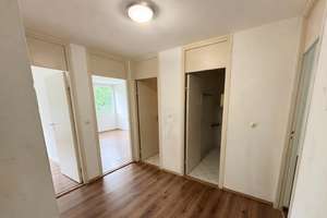 Helle und charmante 4-Zimmer-Wohnung mit Westloggia und Blick ins Grüne in München-Johanneskirchen – Die vollständige Adresse der Immobilie erhältst du vom Anbieter., 81927 Johanneskirchen, München – Vorschaubild 17