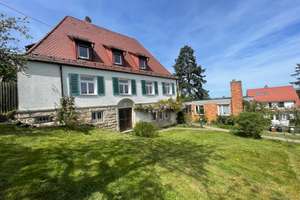 Einzigartige Gelegenheit! Pfarrhaus mit großem Grundstück und Gemeindehaus
