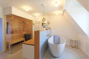Außergewöhnliche, möblierte DG-Wohnung mit Sauna im begehrten Glockenbachviertel – Die vollständige Adresse der Immobilie erhältst du vom Anbieter., 80469 Glockenbach, München – Vorschaubild 2