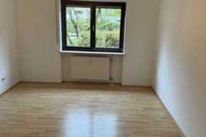 Stilvolle 3-Zimmer-Erdgeschosswohnung mit Balkon und EBK in München Perlach – Therese-Giehse-Allee 89, 81739 München – Vorschaubild 3