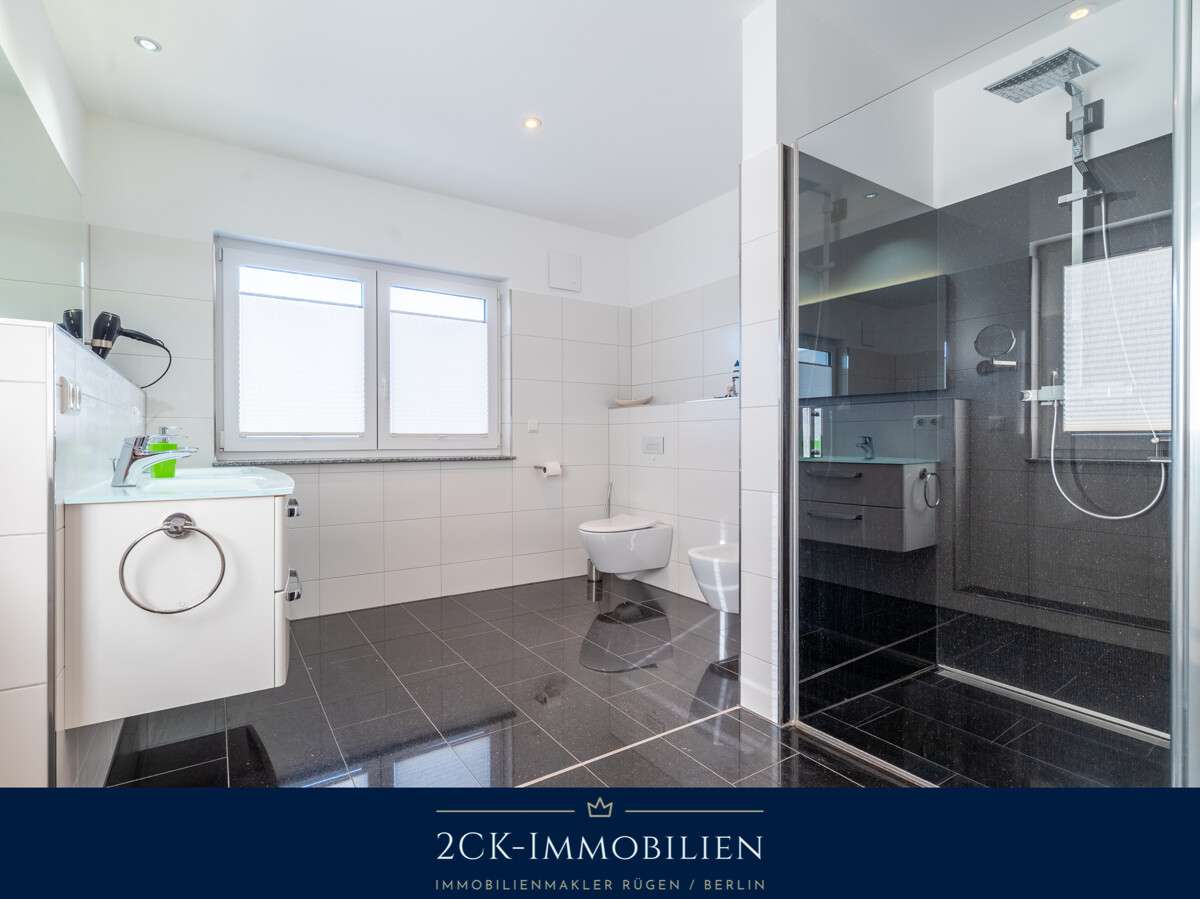 Immobilie in Göhren - Premium Ferienhaus in bester Lage von Göhren: Exklusives Massivhaus mit etablierter Ferienvermietung - Bild 33