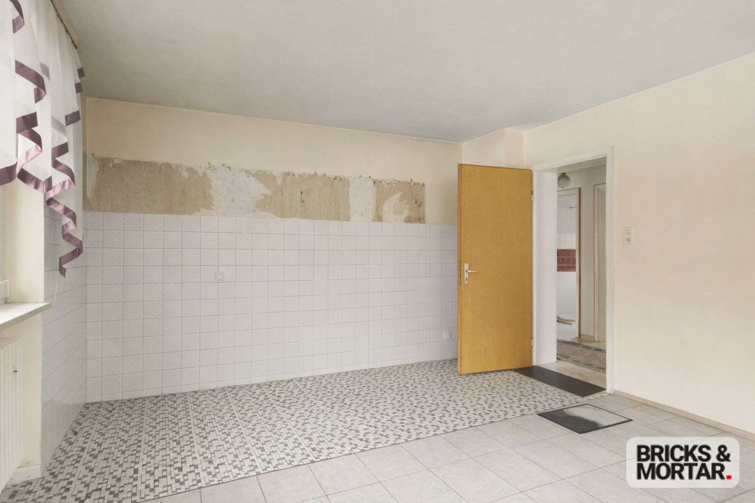 Immobilie in Zusmarshausen - Ortsrandlage - Renovierungsbd.  Ein-, Zweifamilien- oder Mehrgenerationenhaus mit großem Grundstück - Bild 12