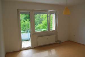 Wohnen mit Wintergarten und Blick ins Grüne  – Die vollständige Adresse der Immobilie erhältst du vom Anbieter., 97078 Versbach, Würzburg – Vorschaubild 9