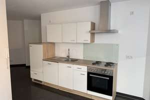 Moderne 2-Zimmer-Einliegerwohnung mit Einbauküche & separatem Eingang – Am Eglenbach 21, 73035 Göppingen – Vorschaubild 6