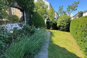 Charmantes Einfamilienhaus mit Garten, Terrasse & Balkon in Frankfurt, Nieder-Erlenbach – 60437 Nieder-Erlenbach, Frankfurt am Main – Vorschaubild 5
