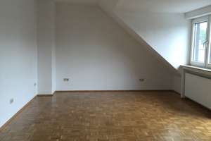 Wunderschöne DG-Wohnung mit Südbalkon zentral gelegen