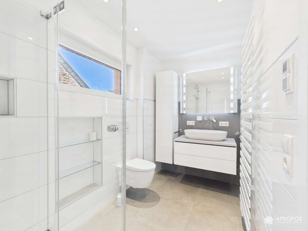 Immobilie in Nettetal - Nett-Netter-Nettetal ! Modernisierte Doppelhaushälfte mit Dachterrasse & Stellplatz - Bild 4