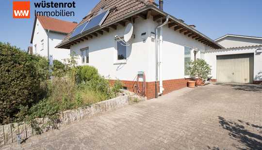 Bild von Familienfreundliches Einfamilienhaus mit großem Garten und 4 Garagen