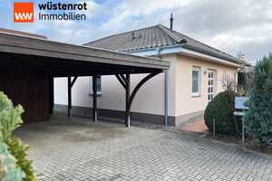 WOHNEN AUF EINER EBENE: WINKELBUNGALOW MIT EINBAUKÜCHE + SONNENTERRASSE + DOPPELCARPORT – Neubrandenburg – Vorschaubild 5