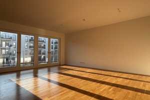 Lichtdurchflutete 3-Zimmerwohnung an der Spree mit Balkon und Einbauküche – Hedwig-Porschütz-Str. 8, 10557 Berlin – Vorschaubild 2